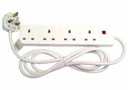 Cables Direct RB-02M04D multiprise 2 m 4 sortie[s] CA Intérieure Blanc 
