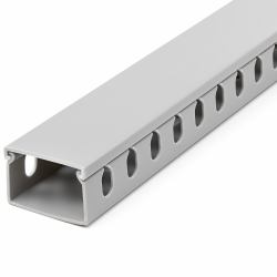 StarTech.com Chemin de Câbles PVC avec Couvercle - 38mm W x 25mm H - Longueur 2m - Slots Parallels 8mm, Goulotte Cache Câble Murale Câble Réseau PVC, max. 20 câbles, Homologué UL 
