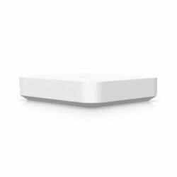 Ubiquiti Gateway Max entrée et régulateur 